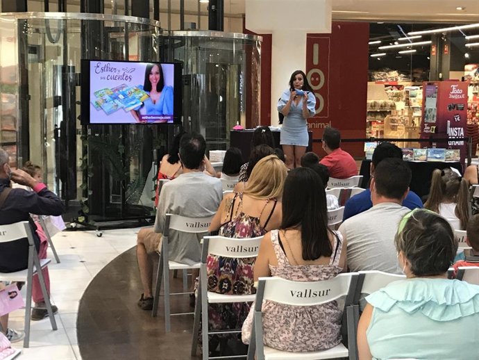 La escritora y periodista vallisoletana Esther Bermejo vuelve a Vallsur