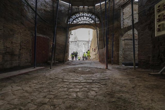 Archivo - Entrada principal del Palacio de Valeriola, a 17 de diciembre de 2020.  El pasado mes de agosto comenzaron las obras para rehabilitar el conjunto de edificios que conforman el Palacio de Valeriola para situar en él el Centro de Arte Hortensia He