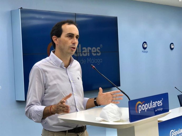El portavoz parlamentario de Educación del PP Andaluz, Miguel Ángel Ruiz, en rueda de prensa