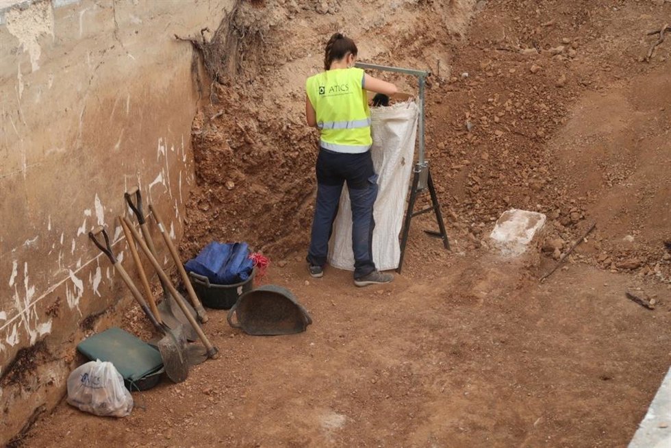 Archivo - Trabajos en el cementerio de Son Coletes. 