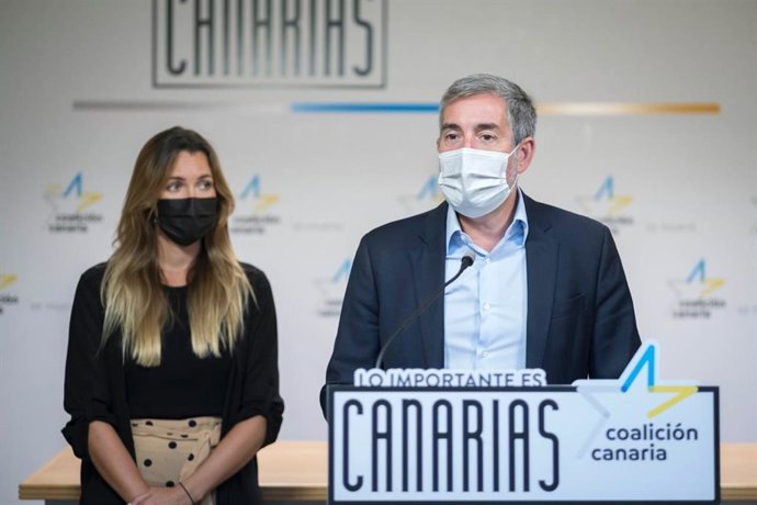La portavoz de CC, María Fernández, y el secretario general, Fernando Clavijo, en rueda de prensa