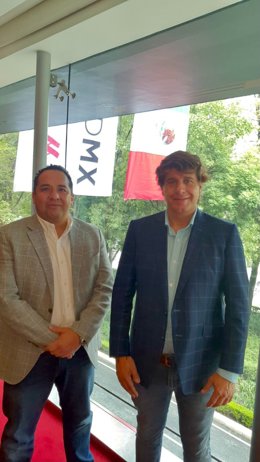 Archivo - David Sainz, consejero delegado de Latam Networks, y Francisco Segura, presidente de FIF