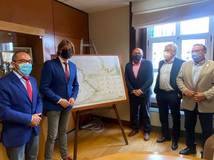 Reunión sobre la remodelación de travesías en Soria.