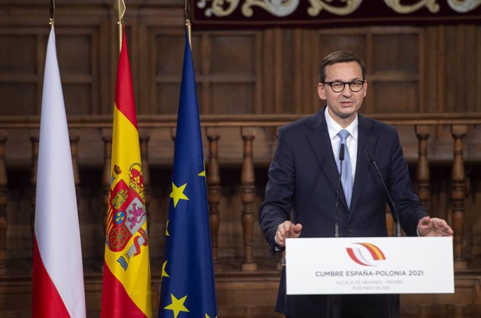 Archivo - El primer ministro de la República de Polonia, Mateusz Morawiecki, interviene en una rueda de prensa junto al presidente del Gobierno, en la XIII Cumbre hispano-polaca, a 31 de mayo de 2021, en Alcalá de Henares, Madrid (España). Durante esta 
