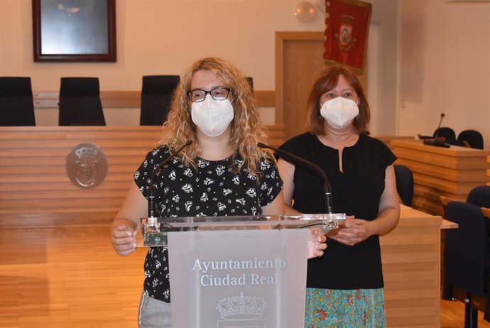 Las concejalas de Acción Social y Participación Ciudadana de Ciudad Real, Matilde Hinojosa y Sara Martínez