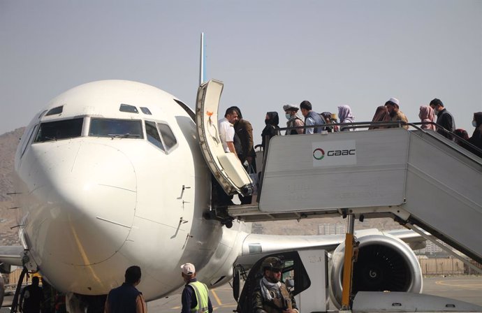 Reanudación de los vuelos internos en el aeropuerto de Kabul