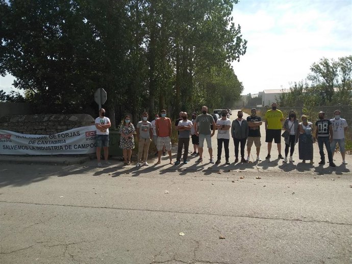 Concentraciónd e la plantilla de Forjas de Cantabria