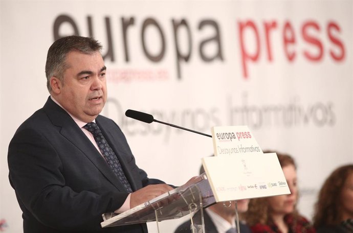Archivo - El secretario de Coordinación Territorial del PSOE, Santos Cerdán, interviene en el desayuno Informativo de Europa Press organizado en el Salón Gran Presidencial del Hotel Villa Magna, en Madrid (España) a 3 de marzo de 2020.