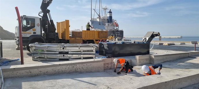 Instalación de lavaruedas en el puerto de Almería