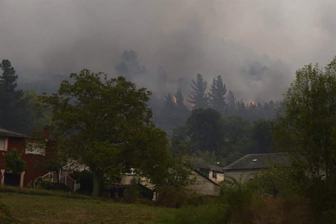 Incendios de un fuego en el municipio de Quiroga (Margaride), en la provincia de Lugo a 6 de septiembre de 2021, en Galicia (España). Este nuevo incendio, el segundo en un día, avanza sin control y ya calcina unas 80 hectáreas. Para él se ha solicitado 
