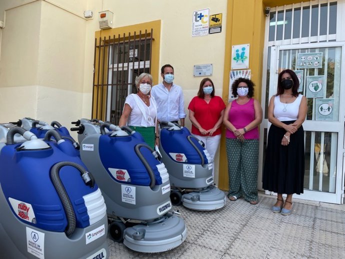 Presentación del dispositivo limpieza en los colegios ante el inicio curso escolar en Málaga
