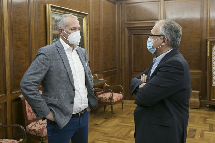 Reunión del alcalde de Pamplona con el presidente de Volkswagen Navarra