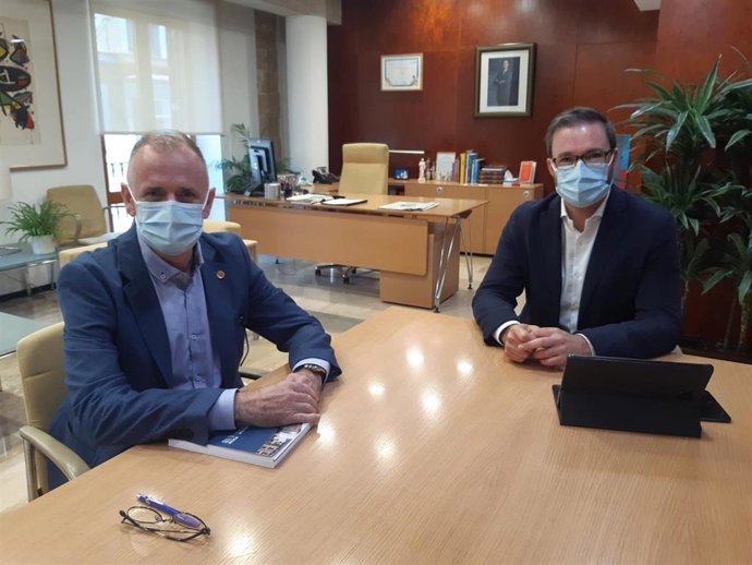 El rector de la UIB, Jaume Carot, y el acalde de Palma, José Hila, en su primer encuentro.