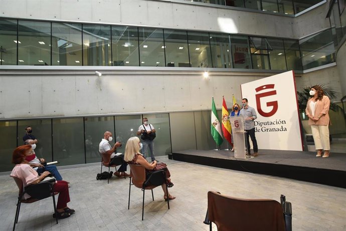 La Diputación de Granada presenta el poemario 'Rudimentos para un espacio interior', XXXVI Premio Andaluz de Poesía Villa de Peligros.