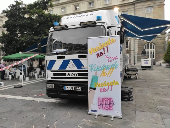 Vacumóvil en Oviedo, unidad móvil para vacunar contra la COVID-19