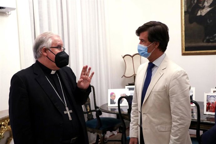 Monseñor Sáiz recibe al presidente de los empresarios de Sevilla, Miguel Rus