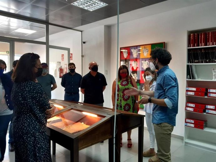Visita al archivo municipal de Sa Pobla.