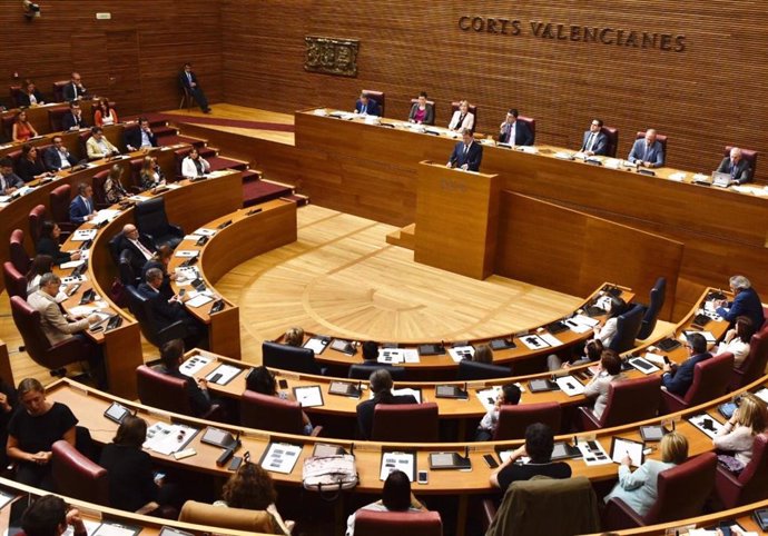 Archivo - Imagen de archivo de un debate en Les Corts Valencianes. 