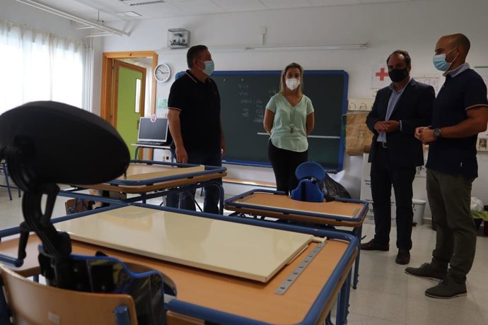 Visita de la alcaldesa y varios concejales a uno de los colegios de Alcalá