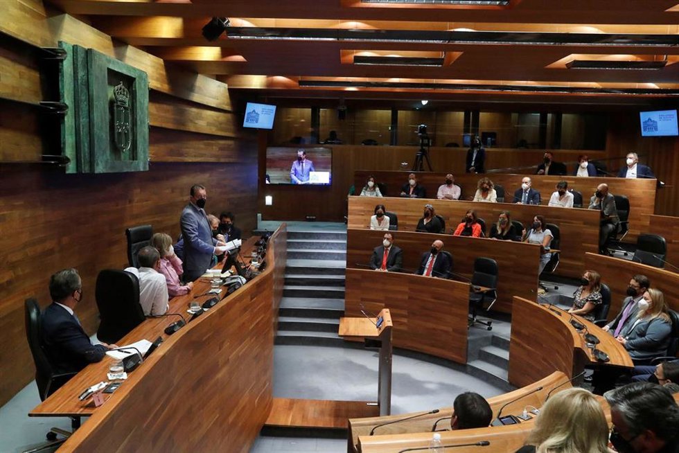 Pleno institucional en la Junta General con motivo del Día de Asturias