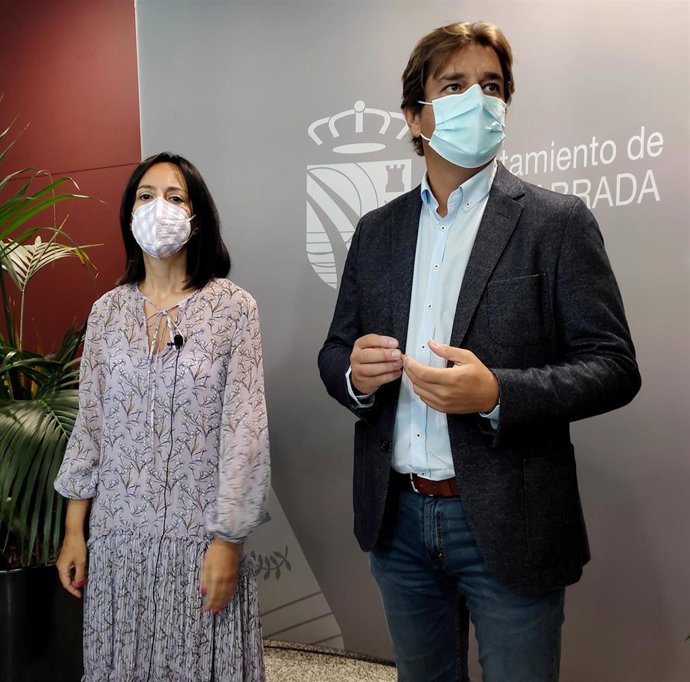 La delegada del Gobierno, Mercedes González, y el alcalde de Fuenlabrada, Javier Ayala