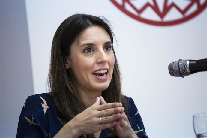 Archivo - La ministra de Igualdad, Irene Montero, imparte la ponencia 'Una ola para revolucionar el mundo: reflexiones y prácticas desde los feminismos y las alianzas internacionales', a 21 de julio de 2021, en San Lorenzo de El Escorial, Madrid (España