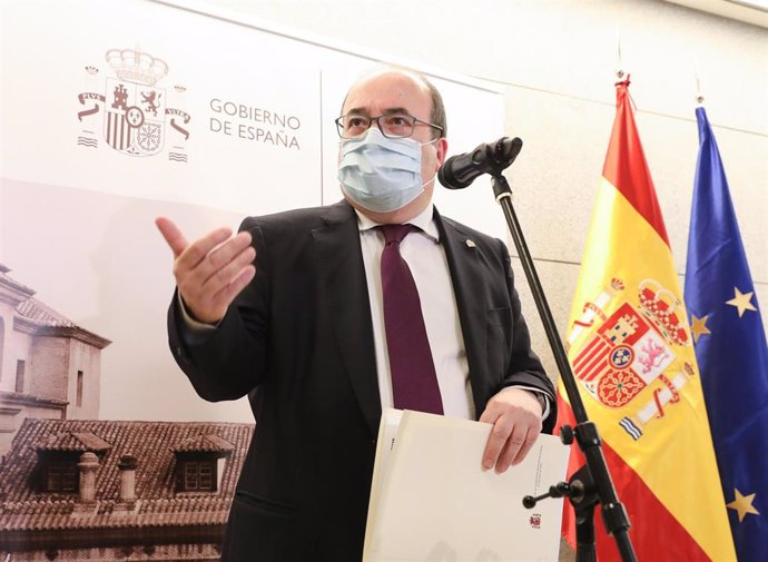 Archivo - El ministro de Cultura y Deporte, Miquel Iceta, ofrece una rueda de prensa tras la XXIX Reunión del Pleno de la Conferencia Sectorial de Cultura, en el Claustro de los Jerónimos del Museo Nacional del Prado, a 23 de julio de 2021, en Madrid (E