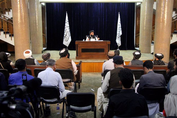 El portavoz talibán, Zabihulá Mujahid, anuncia la composición del nuevo gobierno