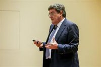 Escrivá dice que el SMI impacta moderadamente sobre el empleo y abrirá negociación de ERTE la próxima semana