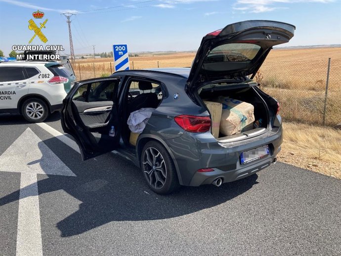 Vehículo interceptado por la Guardia Civil en Toledo cuando circulaba con más de 192 kilos de hachís