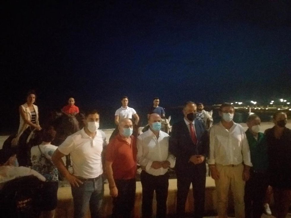 Vicente García Egea y Manuel Cortés junto a algunos de los jinetes participantes