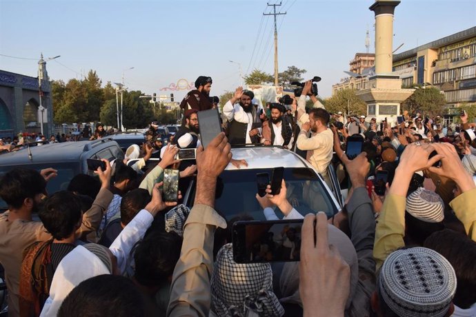 Milicianos talibán en Mazar e Sharif