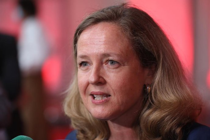 Archivo - La vicepresidenta primera y ministra de Asuntos Económicos y Transformación Digital, Nadia Calviño, ofrece declaraciones a los medios de comunicación tras la clausura del acto de presentación del Fondo Next Tech, a 19 de julio de 2021, en Madr