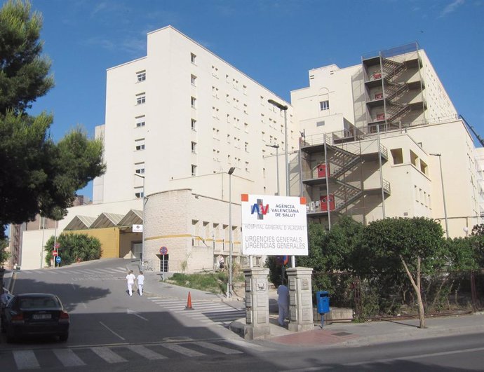 Archivo - Entrada De Urgencias Del Hospital General De Alicante en imagen de archivo