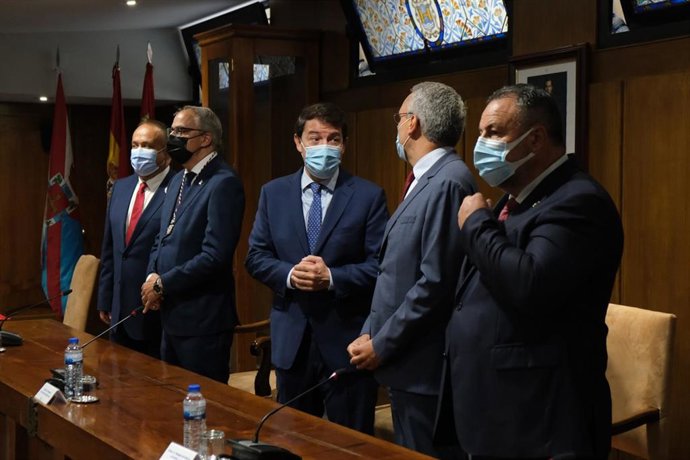 El presidente de la Junta de Castilla y León, Alfonso Fernández Mañueco, preside el acto institucional por los actos del Día de El Bierzo.