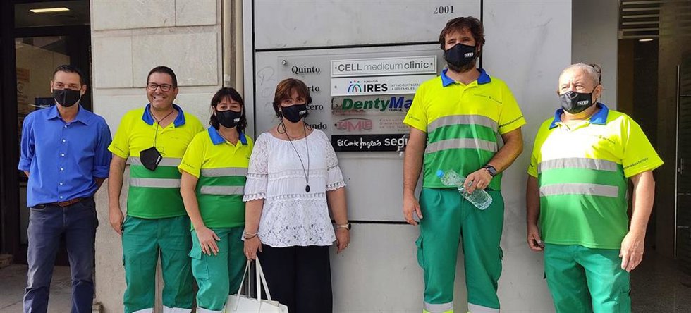 Representantes del comité de empresa de la concesionaria de jardinería de Palma, antes de la reunión en el TAMIB.