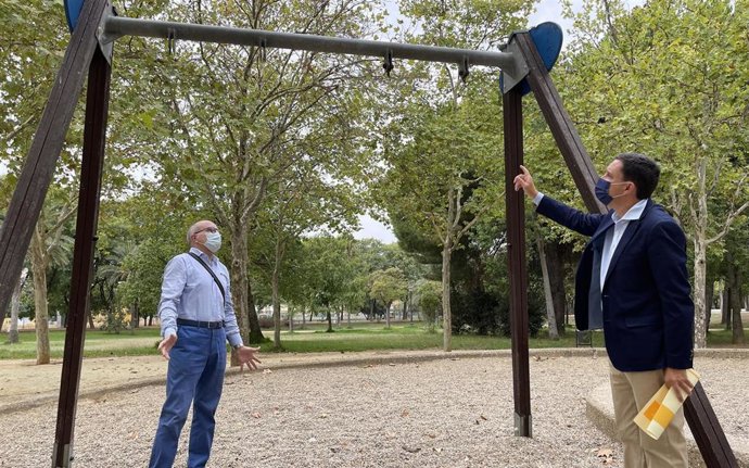 El portavoz del Grupo Popular del Ayuntamiento de Sevilla, Juan de la Rosa, en el Parque de Amate.
