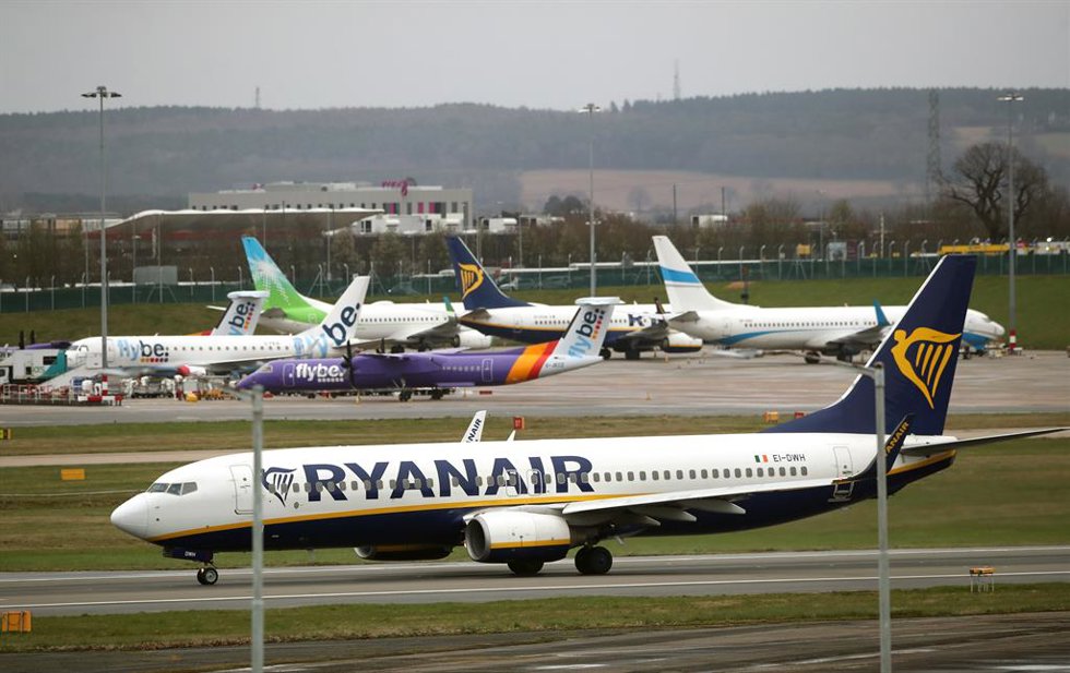 Archivo - Avión de Ryanair.