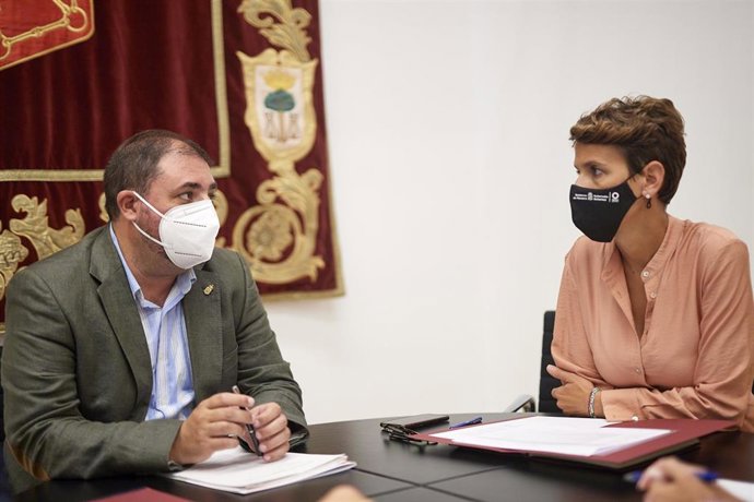 Reunión entre Chivite y Hualde en el Parlamento foral