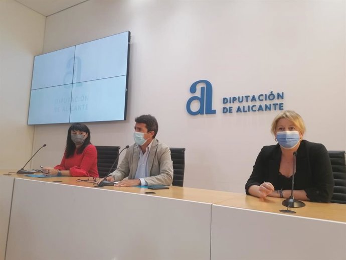 Mazón, junto a Parra y Serna en la rueda de prensa para anunciar la remodelación del equipo de gobierno