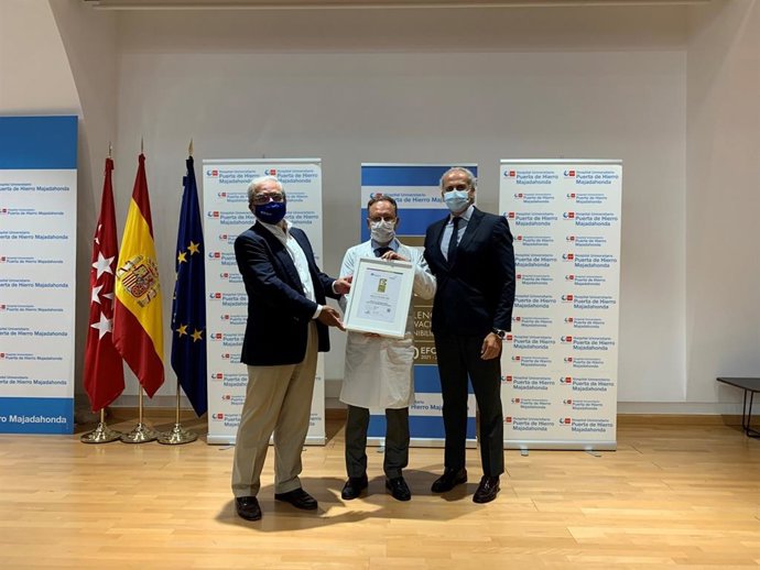 Ruiz Escudero visita el Hospital Universitario Puerta de Hierro de Majadahonda, que ha recbido el sello EFQM 600