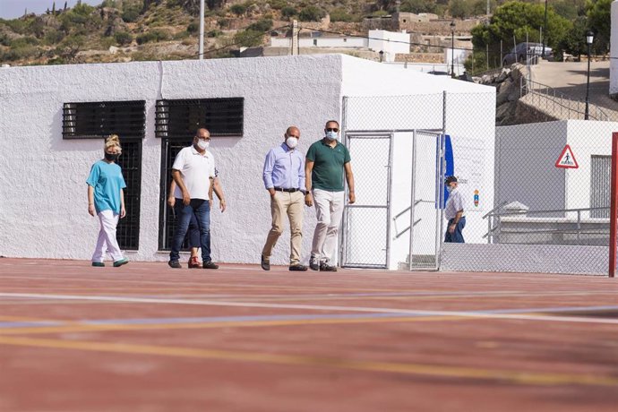 Diputación mejora la pista polideportiva de Felix (Almería)