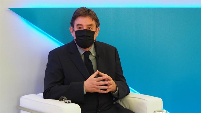 Archivo - El director del Instituto Cervantes, Luis García Montero, en unas jornadas organizadas por el Parlamento de Galicia con motivo del 40 aniversario del Parlamento de Galicia