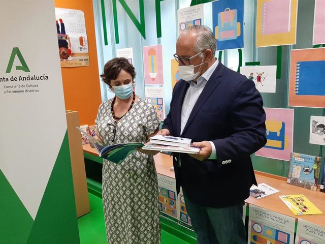 Estrella (d), en la muestra.