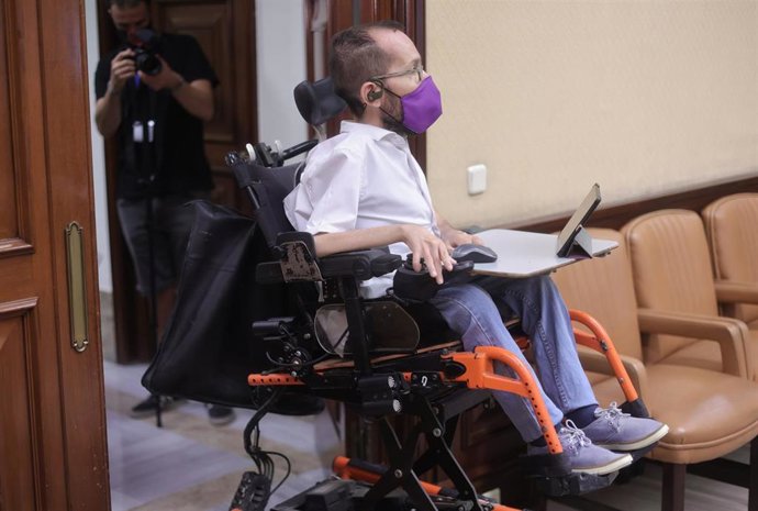 Archivo - El portavoz de Unidas Podemos en el Congreso, Pablo Echenique, a su llegada a una reunión con representantes de CONPYMES, en la sala Sagasta del Congreso de los Diputados, a 7 de julio de 2021, en Madrid (España).