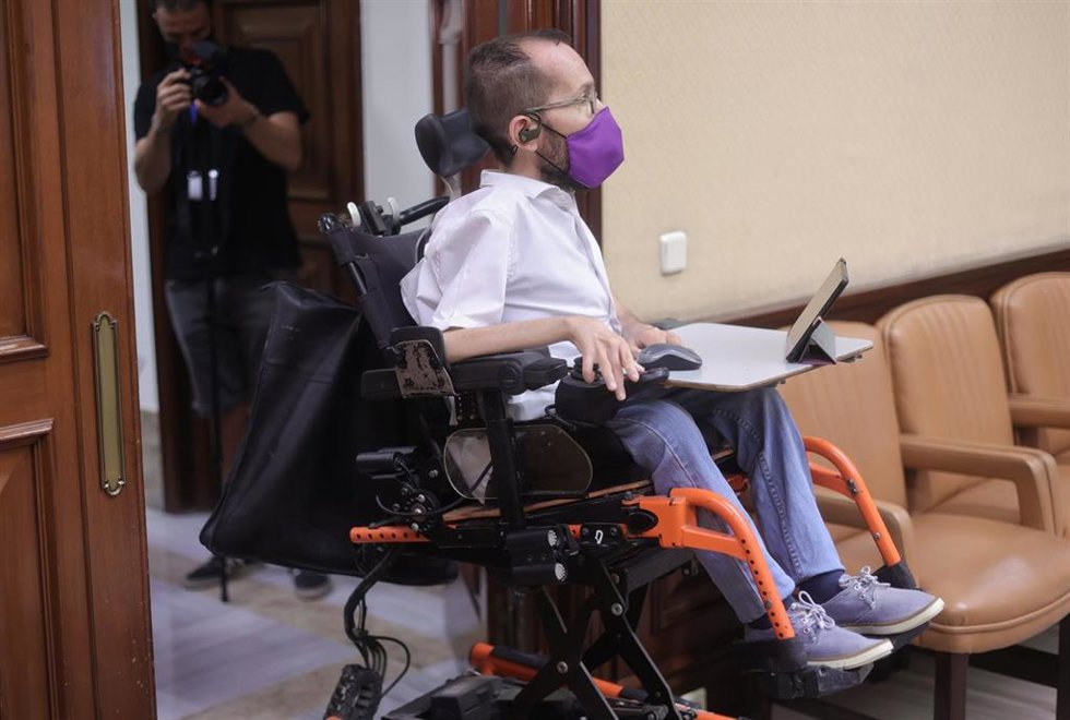 Archivo - El portavoz de Unidas Podemos en el Congreso, Pablo Echenique, a su llegada a una reunión con representantes de CONPYMES, en la sala Sagasta del Congreso de los Diputados, a 7 de julio de 2021, en Madrid (España).