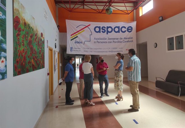 Adán (2d), en la visita a Aspace Jaén.