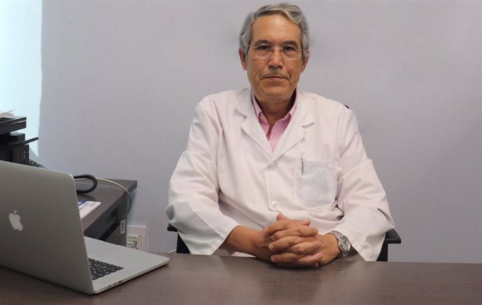 Archivo - El doctor Vigueras, responsable de la unidad de cefaleas y migrañas de Vithas.
