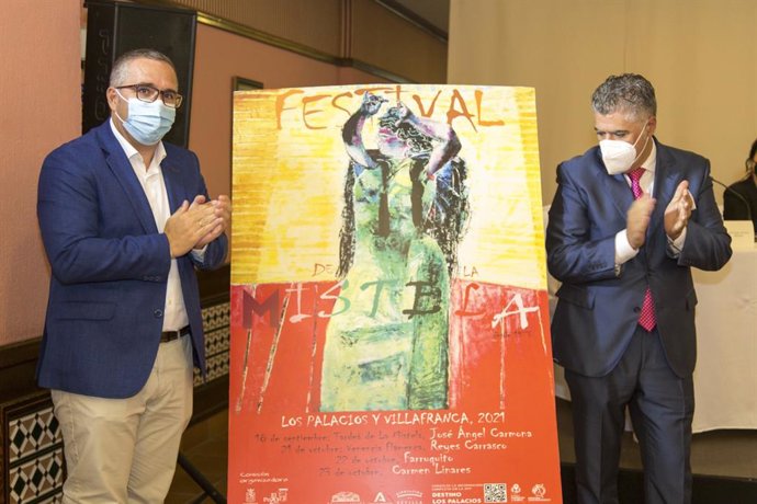 El alcalde de Los Palacios, a la izquierda, en la presentación del Festival Flamenco de La Mistela.