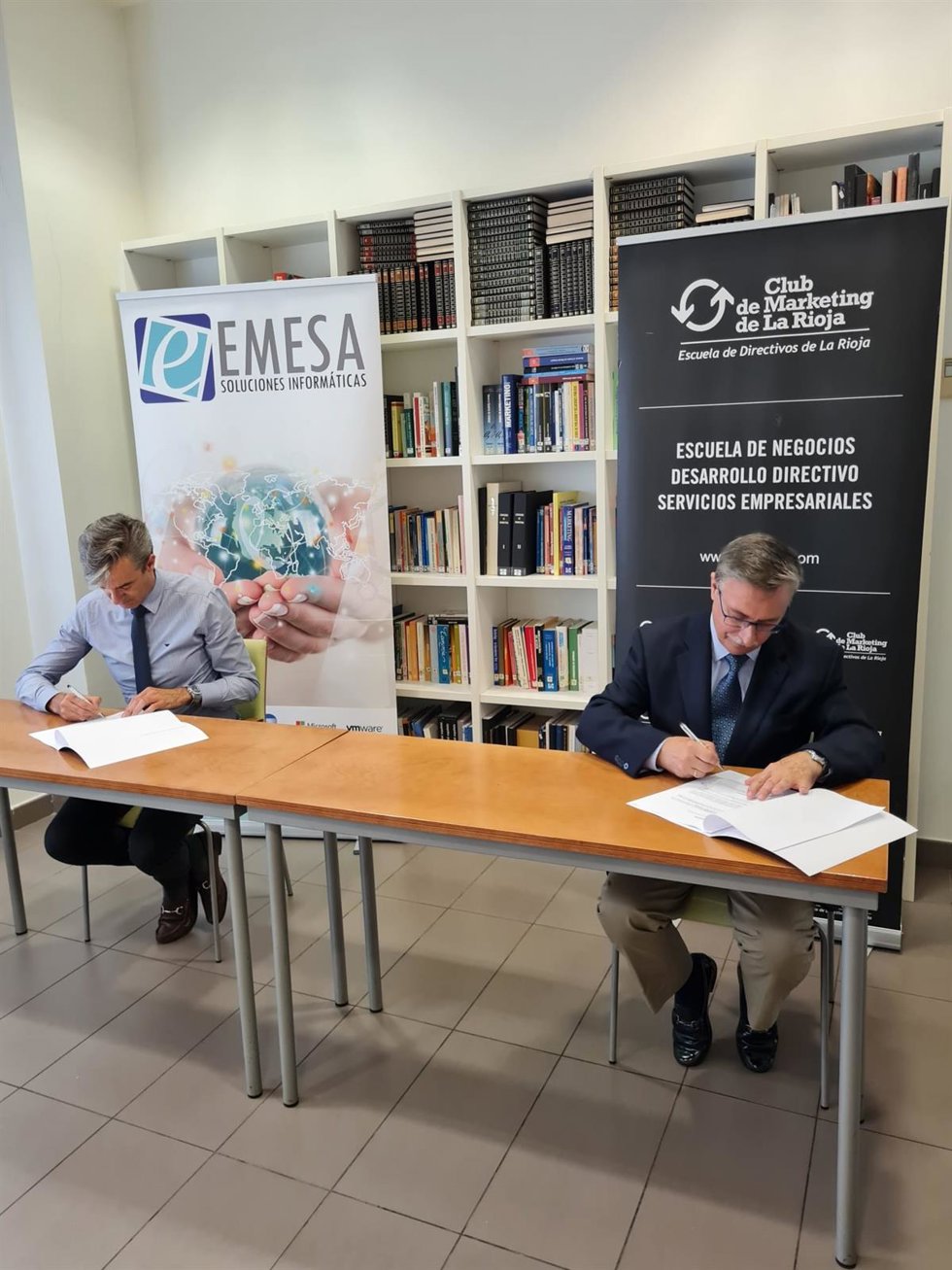 Firma convenio Club de Marketing con Emesa como nuevo patrono
